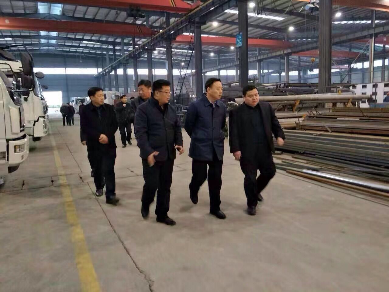 随州市领导程力专汽扫路车厂指导工作